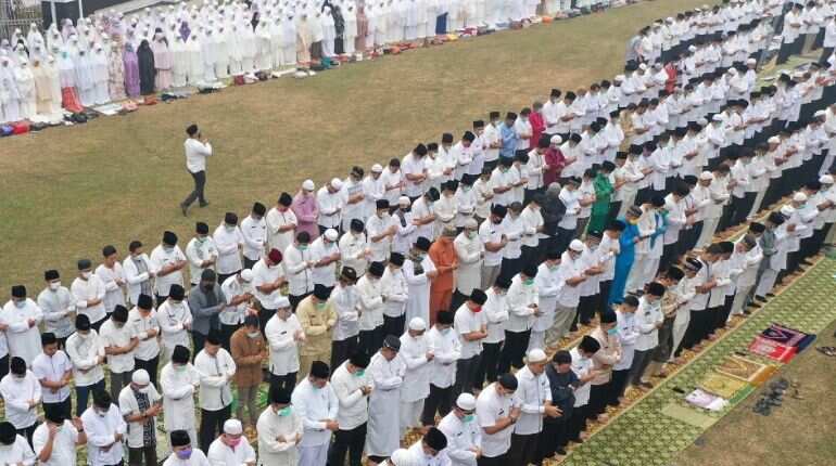 Six Malaysian Muslims handed jail terms for skipping Friday prayers Six Malaysian Muslims handed jail terms for skipping Friday prayers
