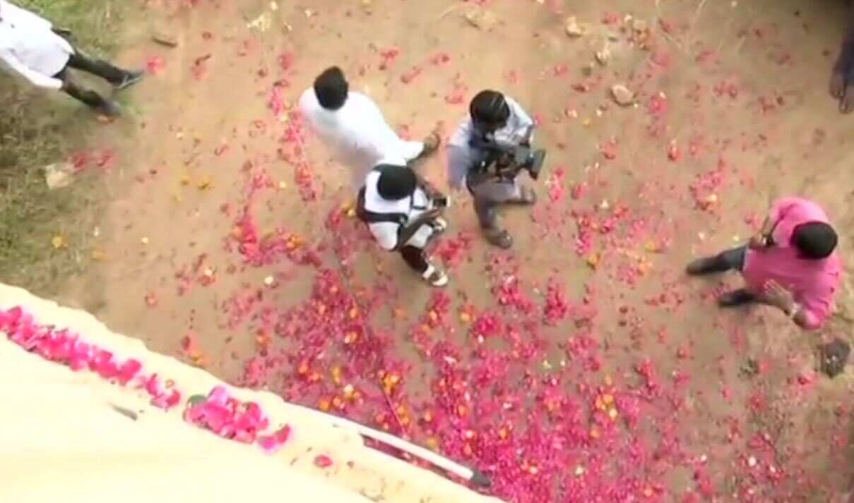 Telangana: Rakhis, rose petals and 'zindabad' slogans for cops after encounter