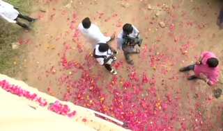 Telangana: Rakhis, rose petals and 'zindabad' slogans for cops after encounter