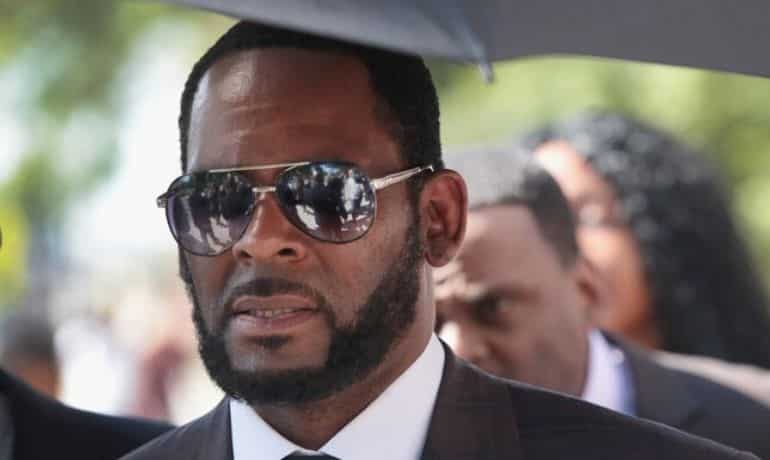 Singer R Kelly appears in NY court before sex abuse trial begins