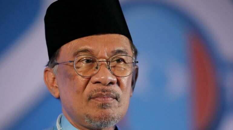 Anwar Ibrahim cries foul as Malaysian parties discuss sweeping coalition change Anwar Ibrahim cries foul as Malaysian parties discuss sweeping coalition change