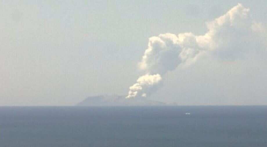 New Zealand volcano spews ash plume in eruption, several injured New Zealand volcano spews ash plume in eruption, several injured
