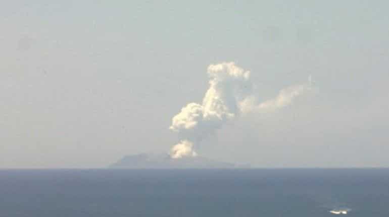 Spitting volcano keeps search parties off New Zealand island