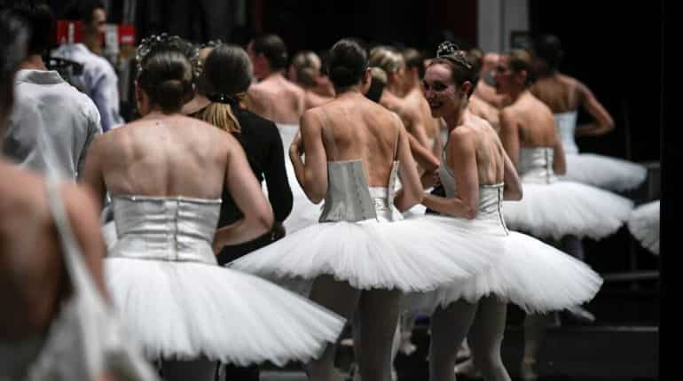 Paris Opera ballet dancers hang up shoes in pension-reform protest