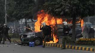 Pakistan: Lawyers ransack hospital in row with doctors, three patients die