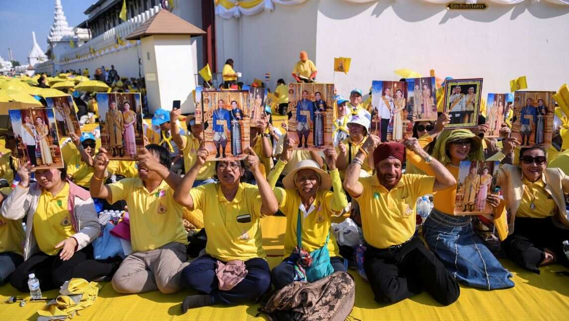 Thai people are with the King