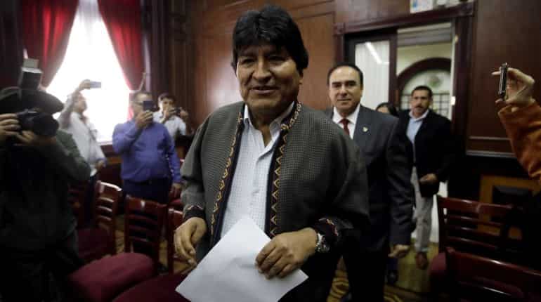 Bolivia's Morales arrives in Argentina, to get refugee status Bolivia's Morales arrives in Argentina, to get refugee status