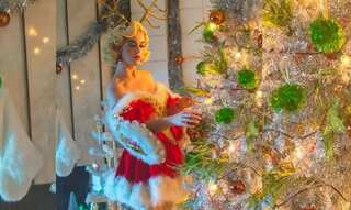 Singer Katy Perry all jazzed up for Christmas in her latest Instagram post