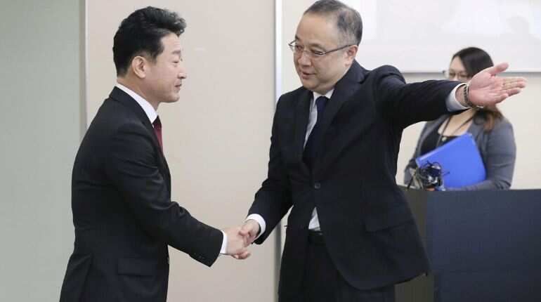 Japan, South Korea meet over trade dispute but no quick fix seen Japan, South Korea meet over trade dispute but no quick fix seen