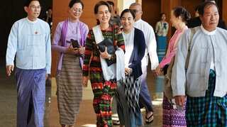 Small blasts hit Rakhine town as Myanmar's Suu Kyi visits