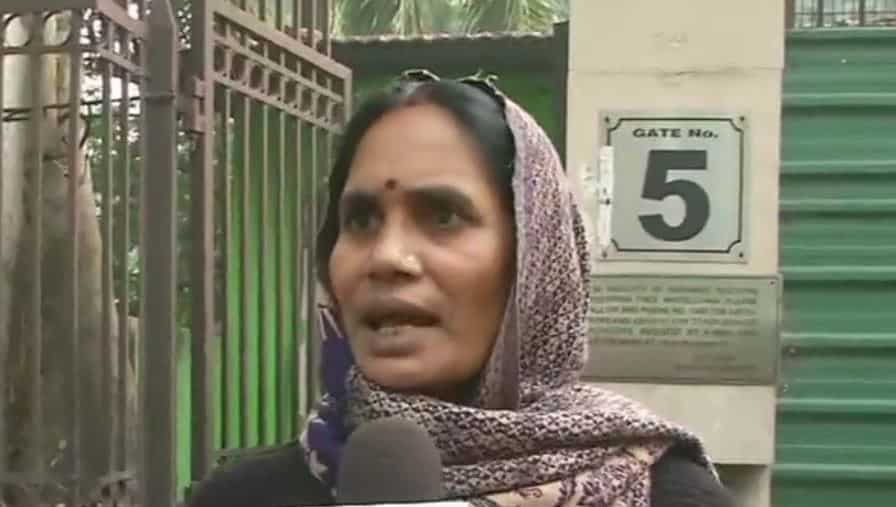 It is delay tactic to avoid execution, says Nirbhayas mother on convicts plea in Supreme Court