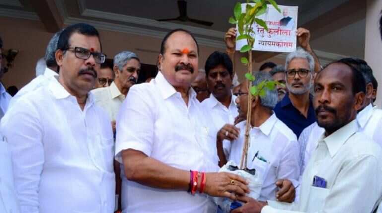 Andhra Pradesh: Farmers seek state BJP chief's support to oppose plan of three capitals Andhra Pradesh: Farmers seek state BJP chief's support to oppose plan of three capitals