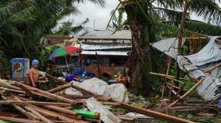 Typhoon hits central Philippines on Christmas Day