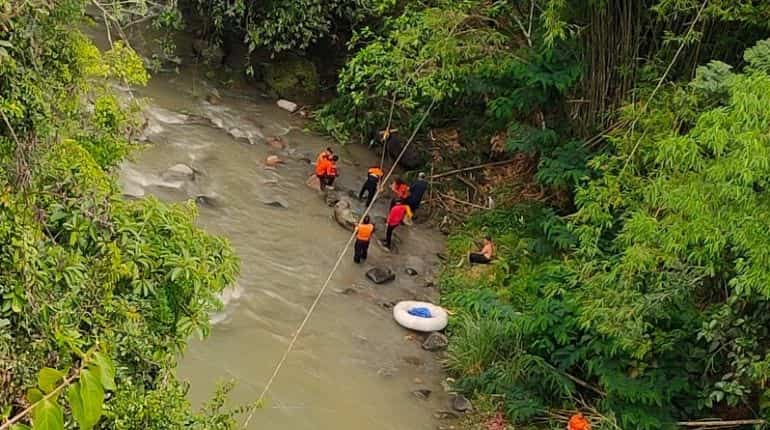 Death toll in Indonesia bus plunge rises to 35 as more victims found