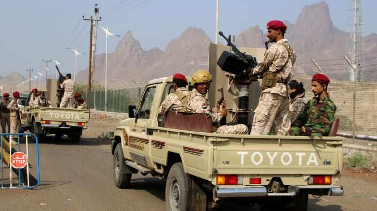 Blast hits military parade in Yemen, at least five dead Blast hits military parade in Yemen, at least five dead