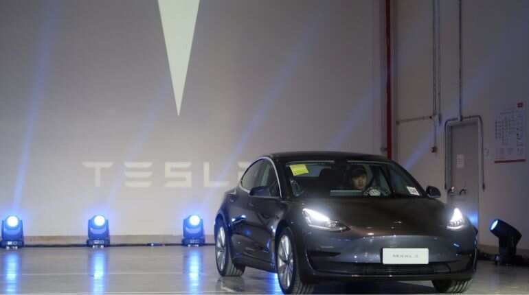 Tesla begins deliveries of China-made Model 3 cars