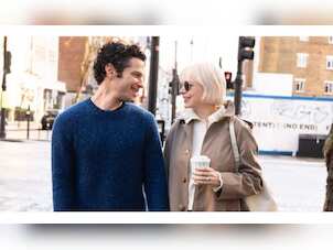 Michelle Williams is engaged to director Thomas Kail and expecting the couple's first child
