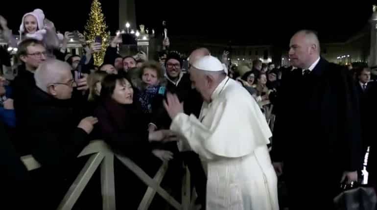 Watch: Furious Pope Francis frees himself from woman's grasp after being pulled abruptly Watch: Furious Pope Francis frees himself from woman's grasp after being pulled abruptly
