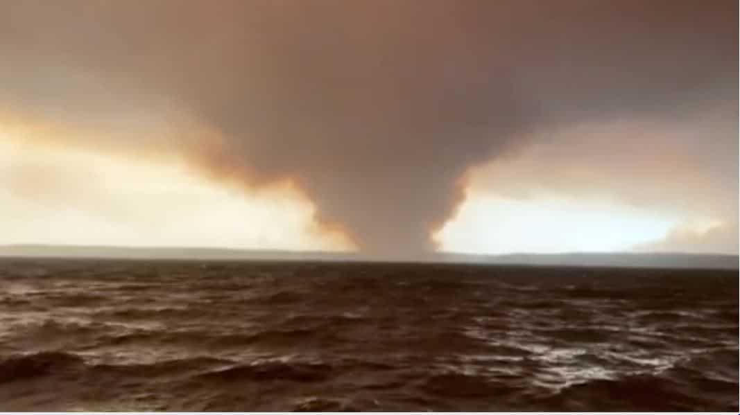 Death toll in Australia reaches fifteen as bushfires rage