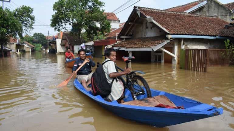 Nine dead after flooding in Jakarta Nine dead after flooding in Jakarta
