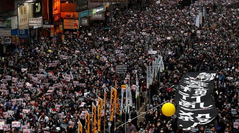 Hong Kong: Around 400 arrested in New Year's Day unrest