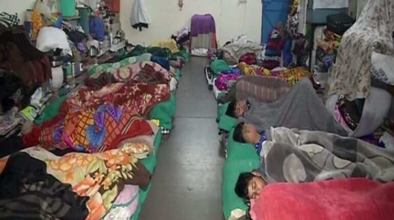 Severe cold grips Delhi, homeless take refuge in shelter homes