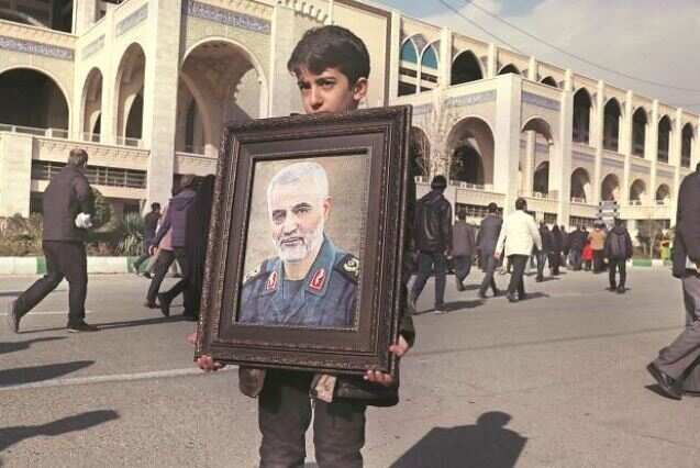 Iraq perform last rites for commanders killed in U.S. air strike