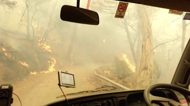 'I will never go back': Traumatised bushfire evacuees land in Melbourne