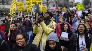 Protesters in US march against prospect of war with Iran