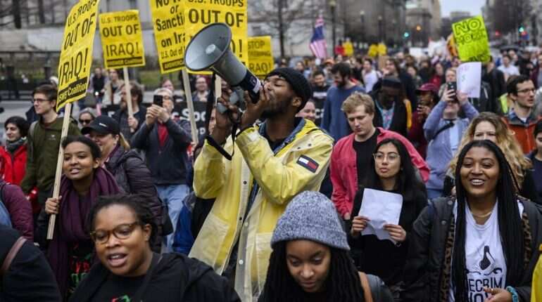Protesters in US march against prospect of war with Iran
