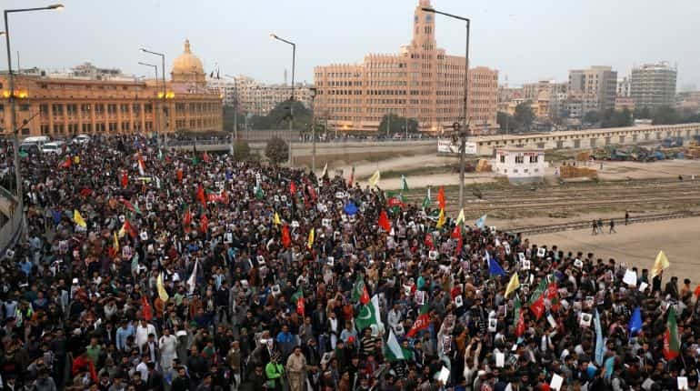 Pakistan: Thousands march toward US consulate to protest Soleimani's killing Pakistan: Thousands march toward US consulate to protest Soleimani's killing