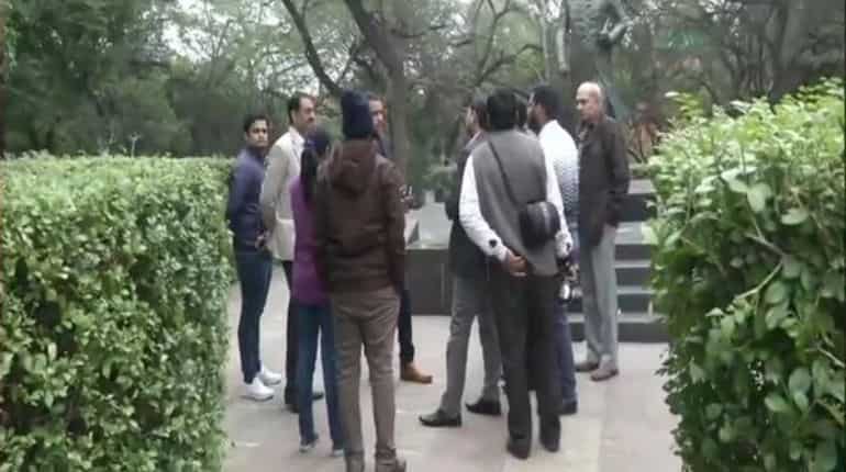 Delhi Police Crime Branch team in JNU to investigate the violence Delhi Police Crime Branch team in JNU to investigate the violence
