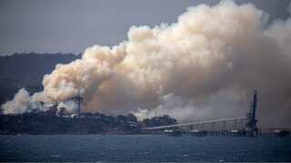 Australian bushfires: Firefighters get reprieve after tough night