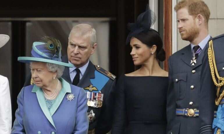 Queen Elizabeth calls Prince Harry for crisis meeting post shocking announcement