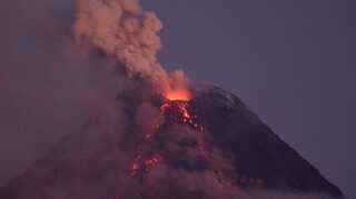 Philippines: Officials warn of tsunami as volcano spews ash, lava