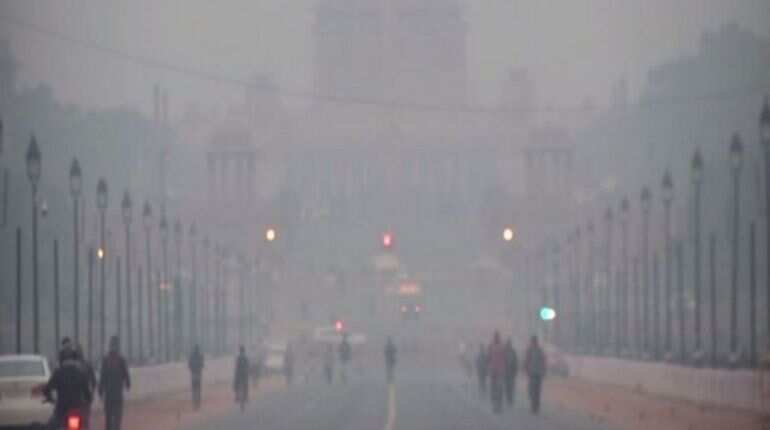 Delhi: Air quality plunges to 'very poor' category, light rains expected today Delhi: Air quality plunges to 'very poor' category, light rains expected today