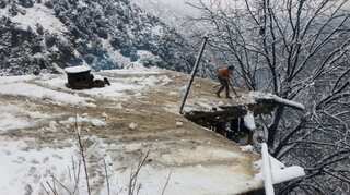 At least 10, including five soldiers killed in Kashmir avalanche