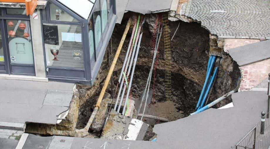 China: Nine killed, 16 injured after bus falls into sinkhole China: Nine killed, 16 injured after bus falls into sinkhole