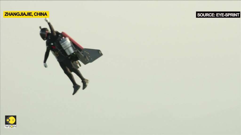 'Jetmen' make daring flight through 'Heaven's Gate'