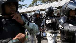 Mexican troops block US-bound caravan travellers