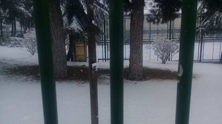Iran: Heavy snowfall shuts schools, delays flights in Tehran Iran: Heavy snowfall shuts schools, delays flights in Tehran