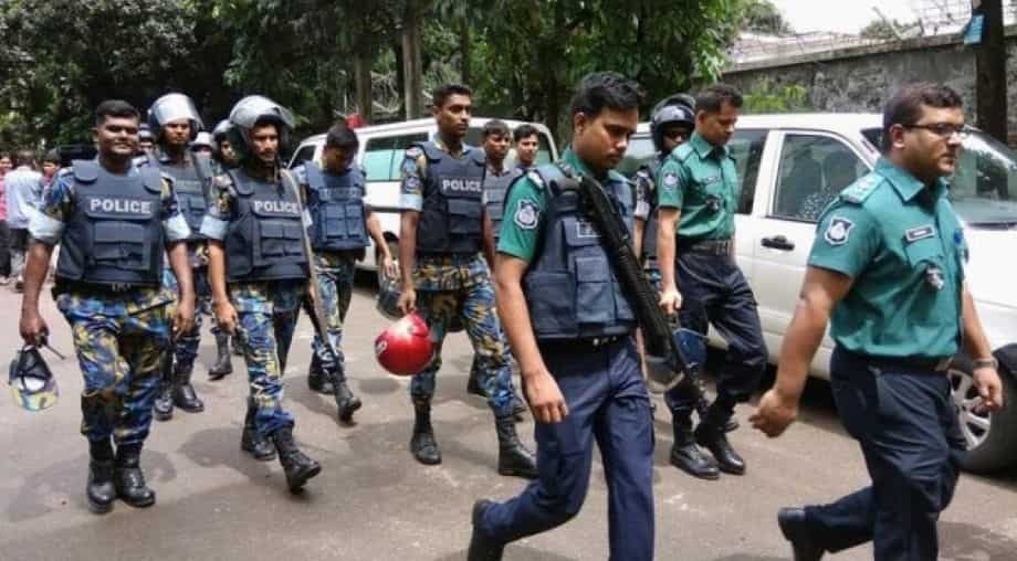 Bangladesh: Police return to streets, resume patrolling Dhaka after unrest