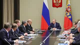 Putin speeds up Russian political shake-up, details new power centre