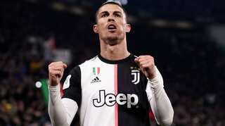 Mum's the word as Ronaldo fires Juventus into Italian Cup semi-finals