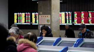 Oil falls below $62, weekly loss on China virus concerns imminent