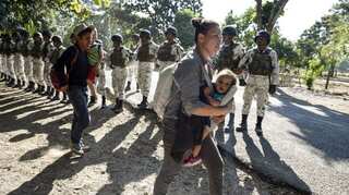 Mexico detains 800 Central American migrants headed to United States