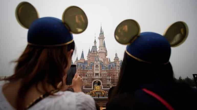 Shanghai Disney shuts to prevent spread of coronavirus