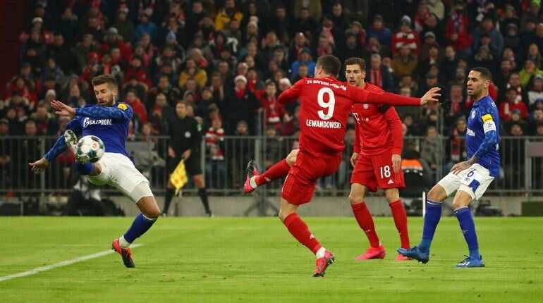 Bayern demolish Schalke; Lewandowski strikes early