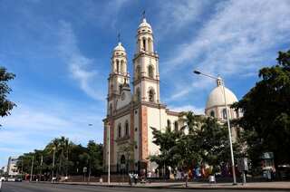 In Mexico, "El Chapo's" daughter ties knot in state cathedral