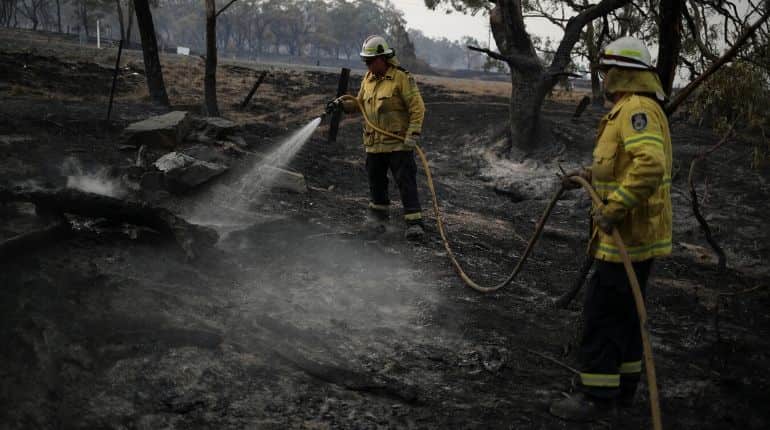 Bushfire smoke blows into Australia's capital as fire threat eases Bushfire smoke blows into Australia's capital as fire threat eases